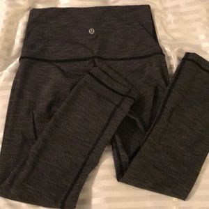 Lululemon wonder under crops